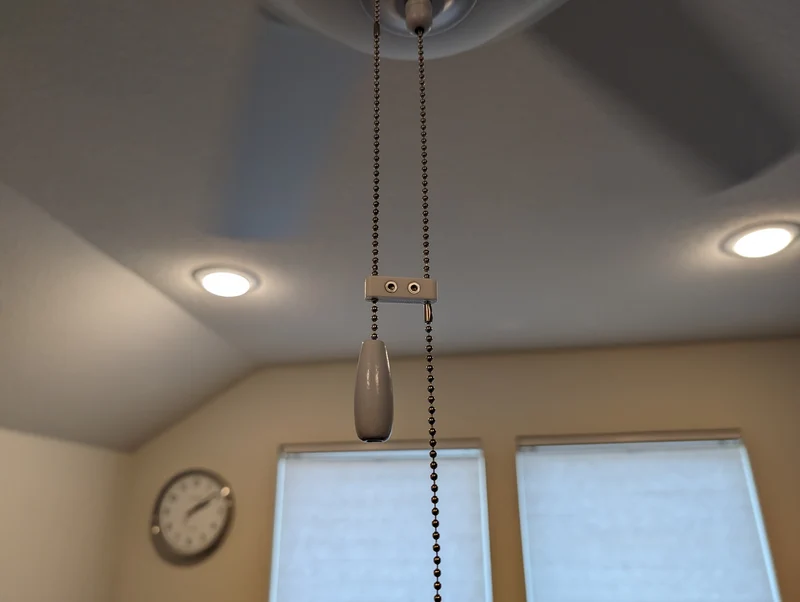 Support de cordon pour ventilateur de plafond