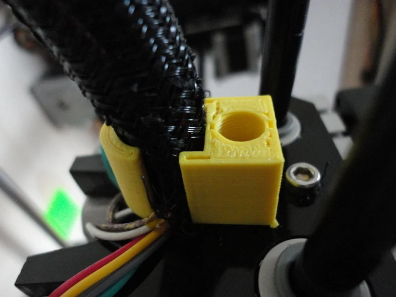 Mise à niveau du serre-câble de l'extrudeur Replicator