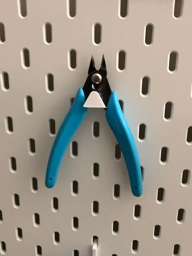 Support pratique pour coupe-fils pour panneau mural IKEA Skadis