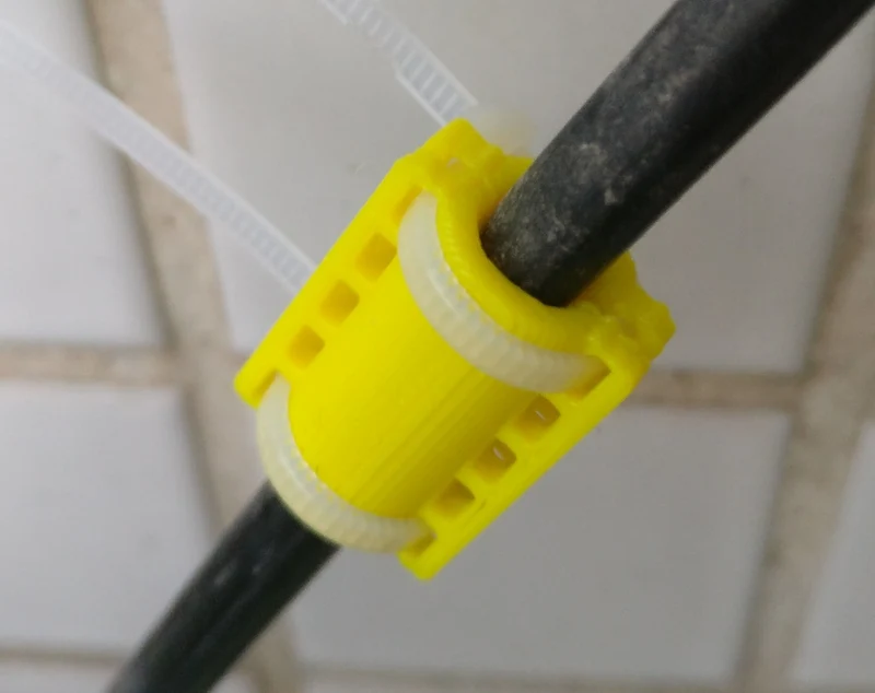 Suspension de câble pour une organisation efficace des câbles