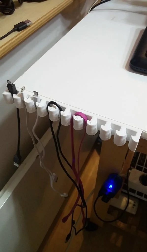 Support de câble USB pour l'organisation du bureau