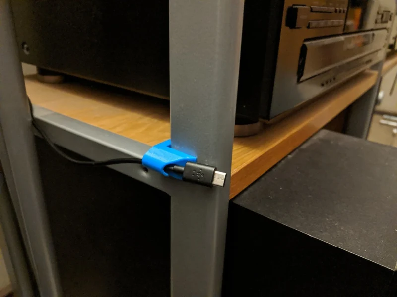 Support de câble simple pour plans de travail