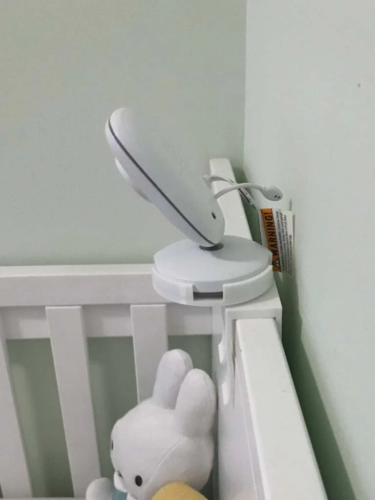 Support de caméra pour babyphone avec trou décalé