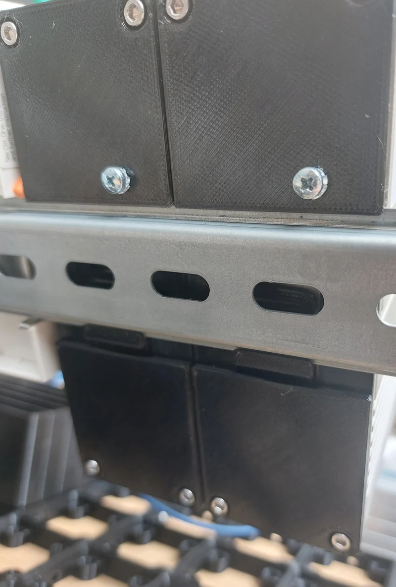 Adaptateur de rail DIN Teltonika TSW210