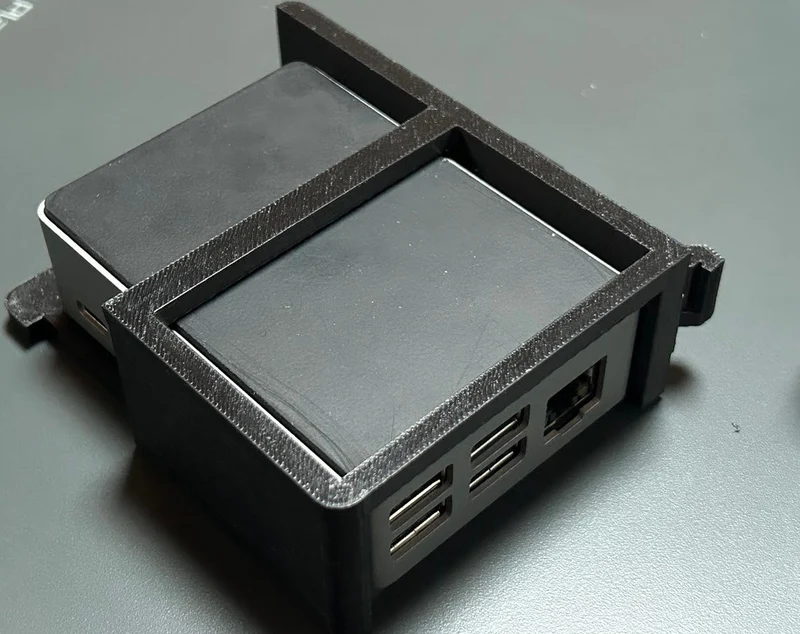 Support de rail DIN 35 mm pour Raspberry Pi 4 dans un boîtier FLIRC