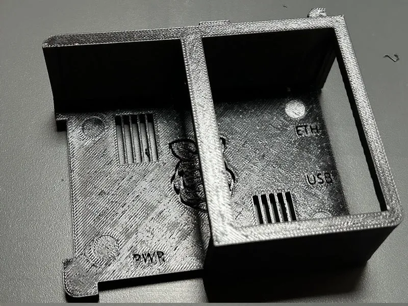 Support de rail DIN 35 mm pour Raspberry Pi 4 dans un boîtier FLIRC