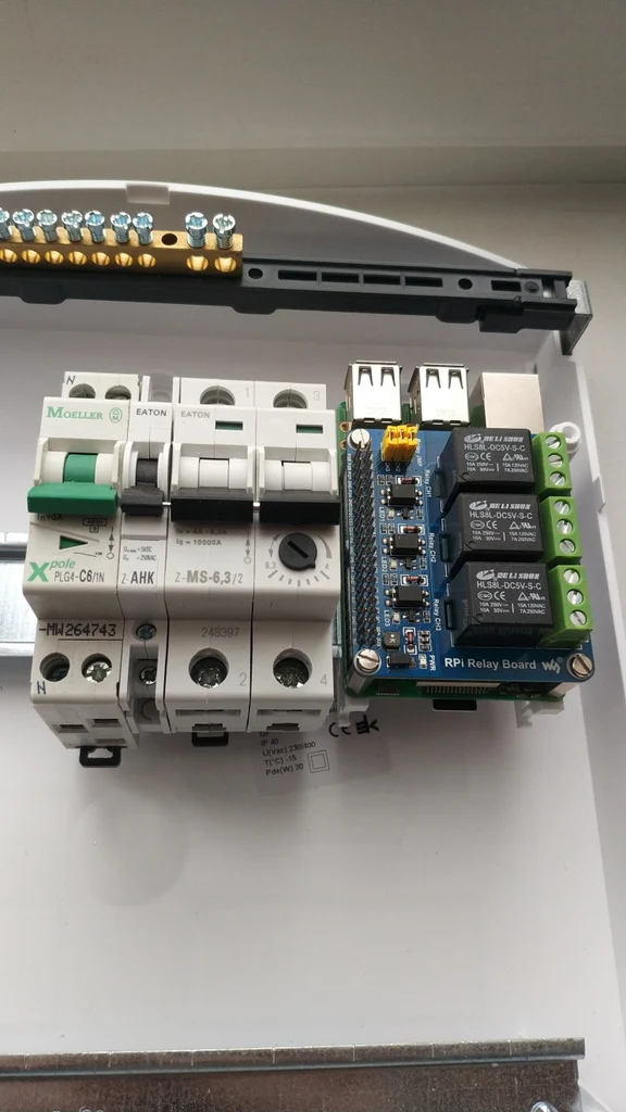 Montage sur rail DIN pour Raspberry Pi 3B+ Portrait - Écrous M3