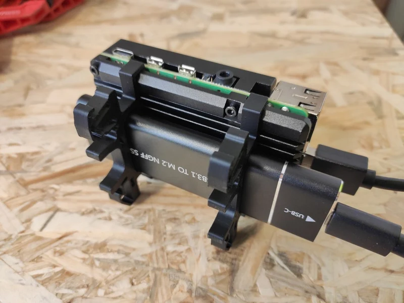 Support de rail DIN pour Raspberry Pi 4 avec boîtier Armor