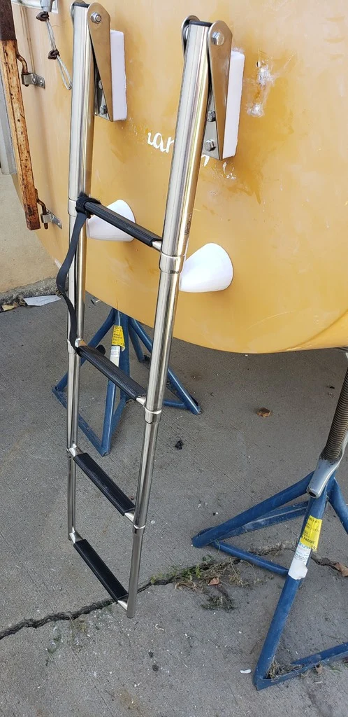 Entretoise pour échelle de bateau