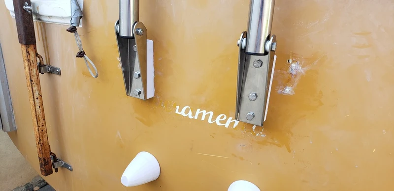 Entretoise pour échelle de bateau