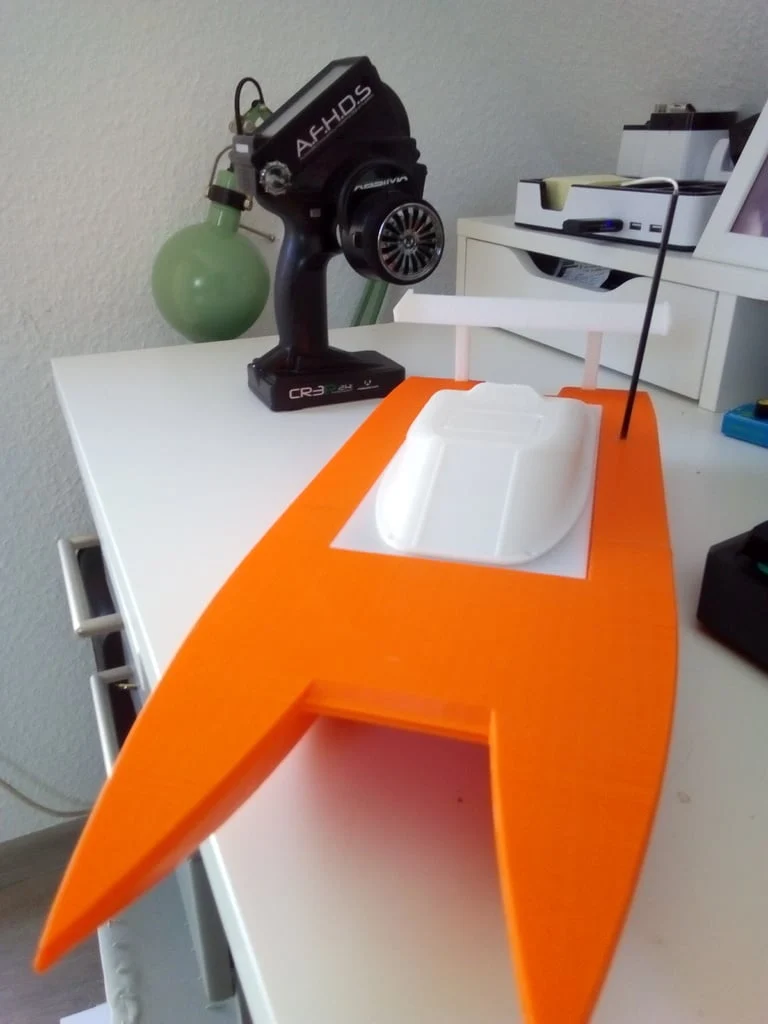 Jet Boat RC Remix - Conception modifiable de coque et de moteur à réaction