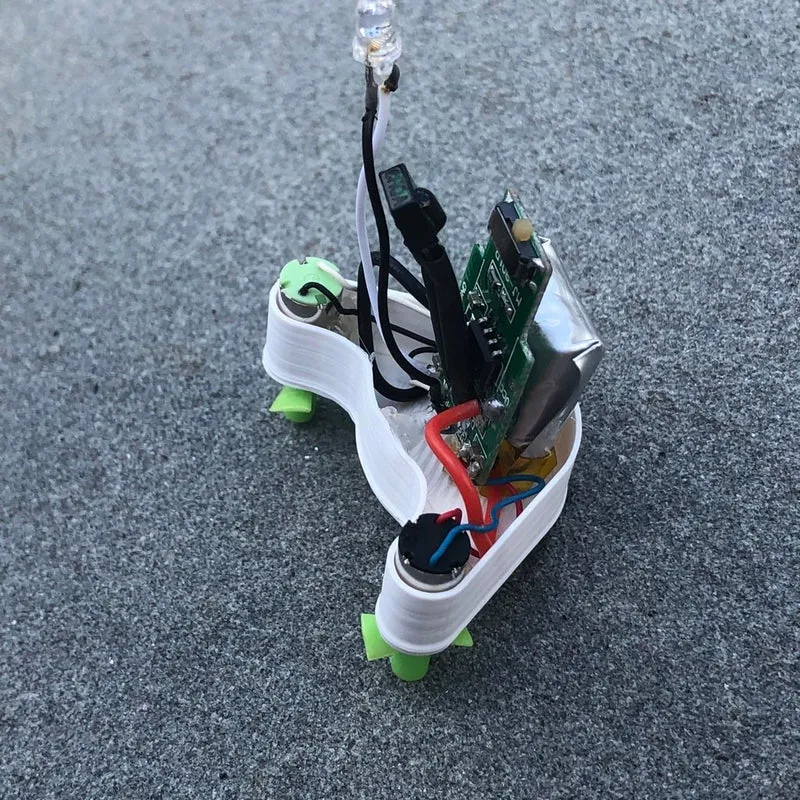 Mini bateau RC compact pour jeux d'eau