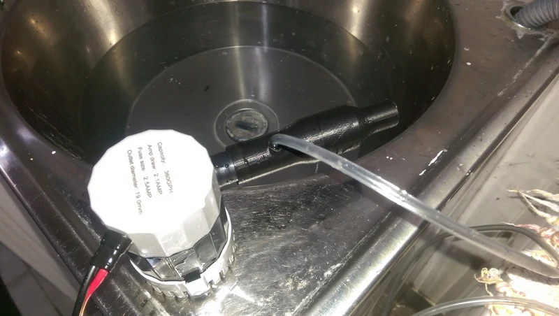 Mélangeur à jet d'air pour réservoirs de poissons-appâts - Alimenté par une pompe de cale