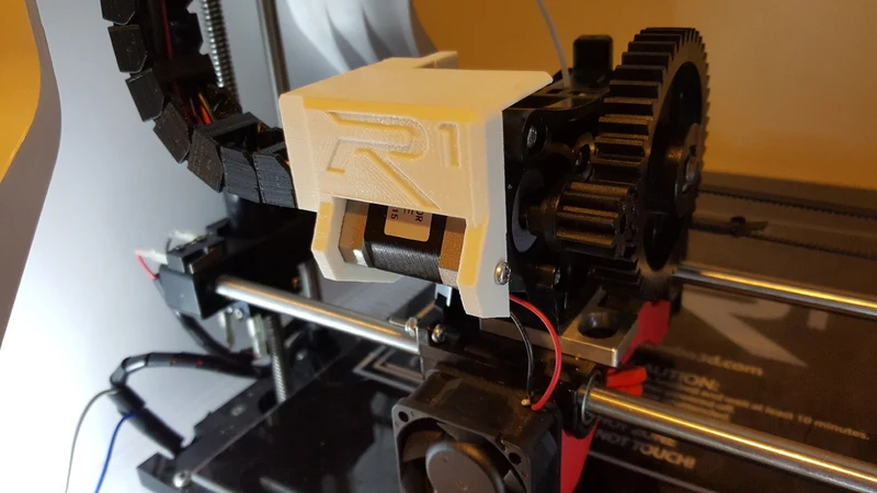 Chaîne porte-câbles Robo3D : montage facile et gestion des câbles sans problème