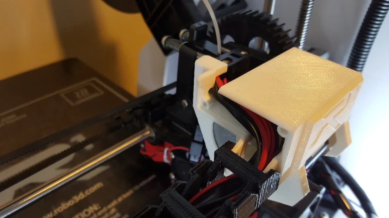 Chaîne porte-câbles Robo3D : montage facile et gestion des câbles sans problème