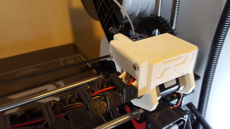 Chaîne porte-câbles Robo3D : montage facile et gestion des câbles sans problème