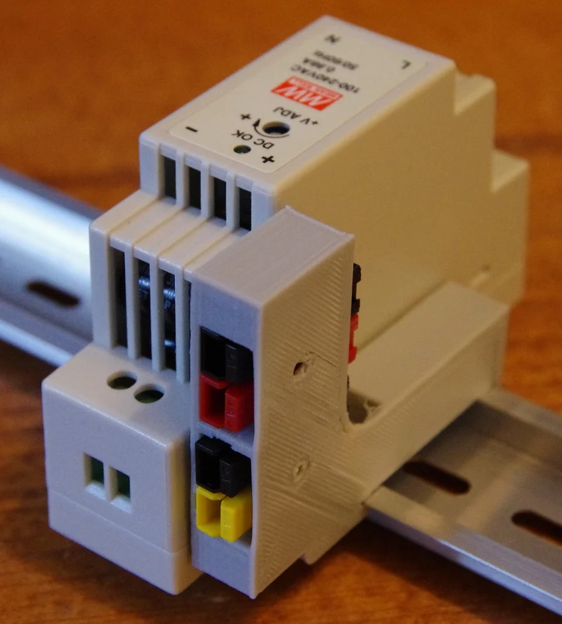 Support de rail DIN pour connecteurs PowerPole : vertical
