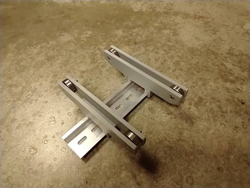 Support de filament de rail DIN avec roulements à billes