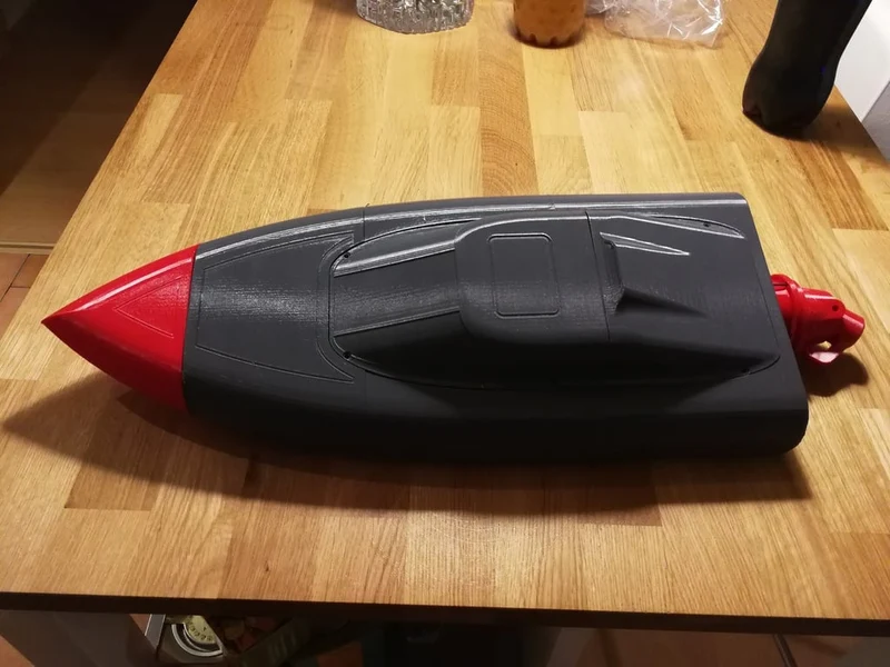 Bateau à réaction RC Bashtech - Vitesse et sensations fortes sur l'eau