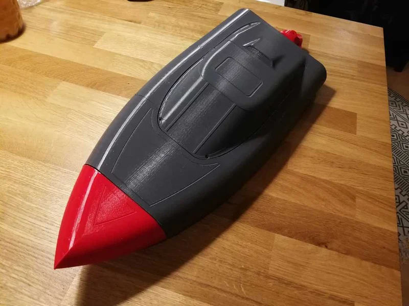 Bateau à réaction RC Bashtech - Vitesse et sensations fortes sur l'eau