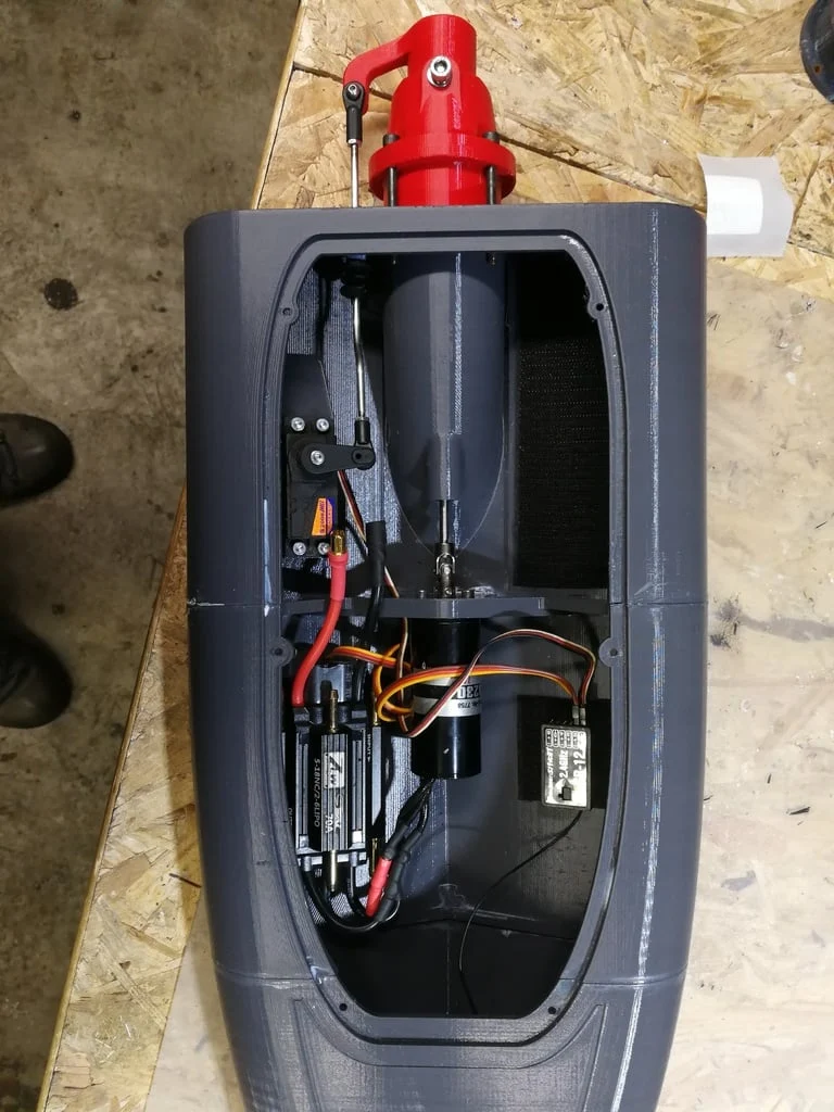 Bateau à réaction RC Bashtech - Vitesse et sensations fortes sur l'eau