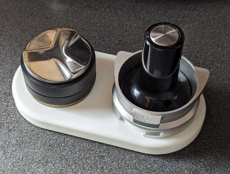 Support compact pour tamper à espresso et entonnoir 54 mm
