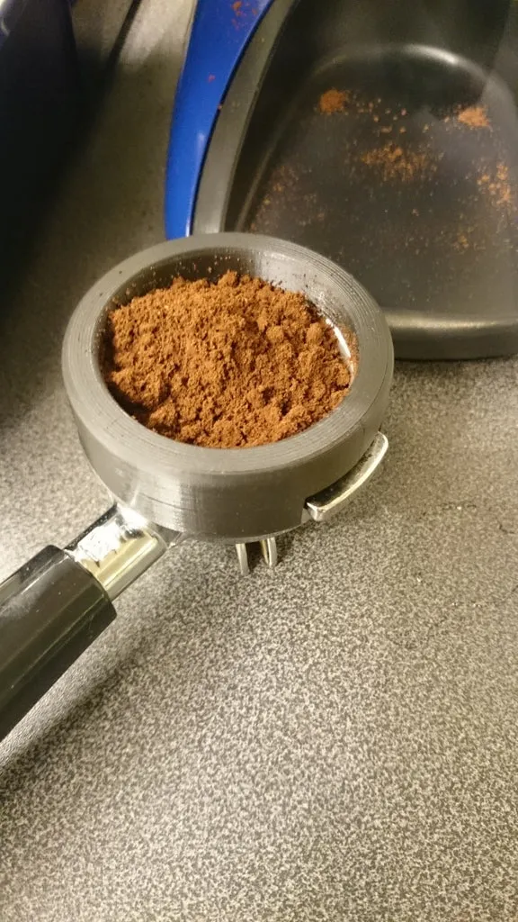 Accessoires de panier de machine à expresso VBM 58 mm : entonnoir et pied