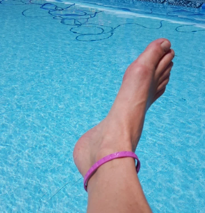 Brassards et chevillières flexibles et rapides