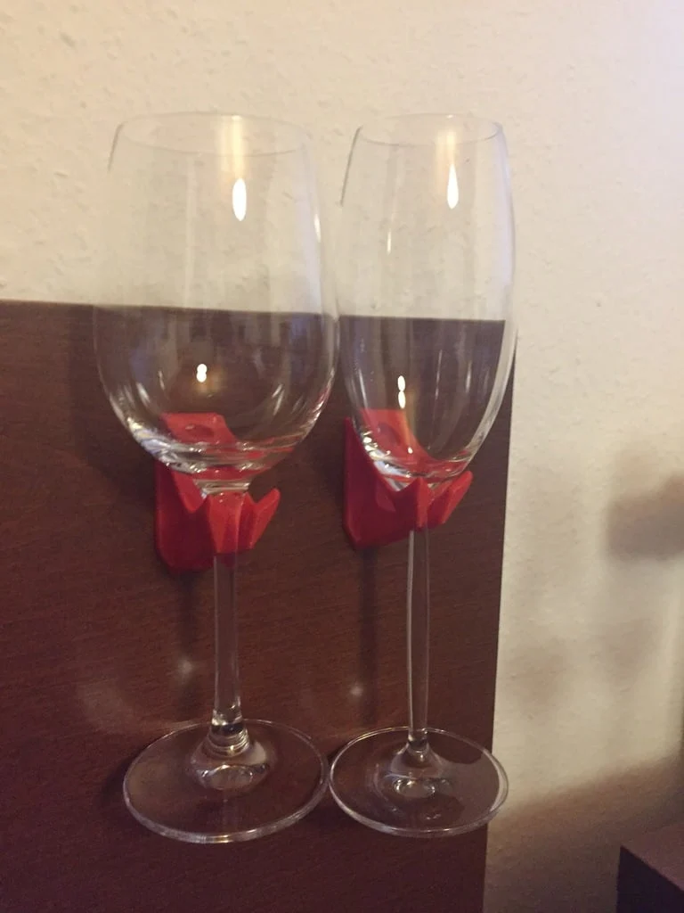 Porte-verre à champagne élégant pour montage mural