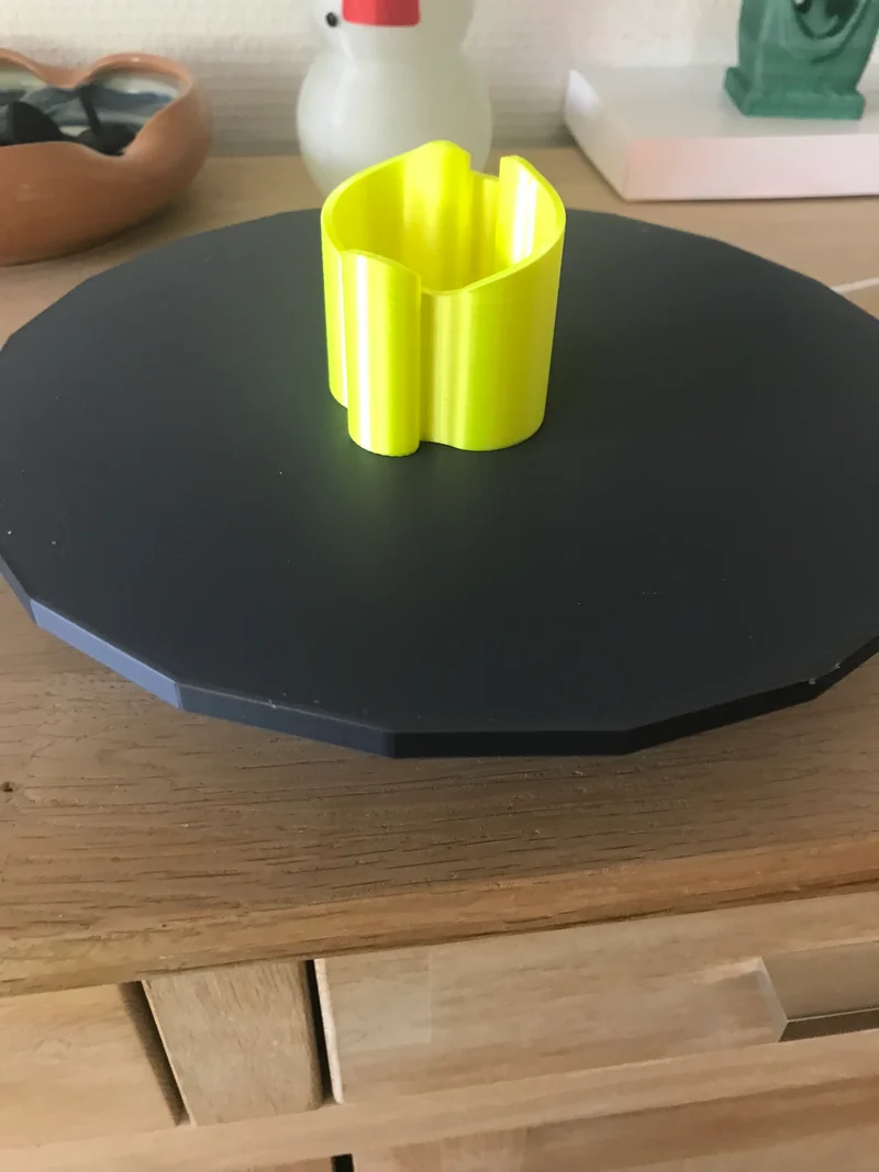 Plaque rotative imprimable en 3D pour présentoirs