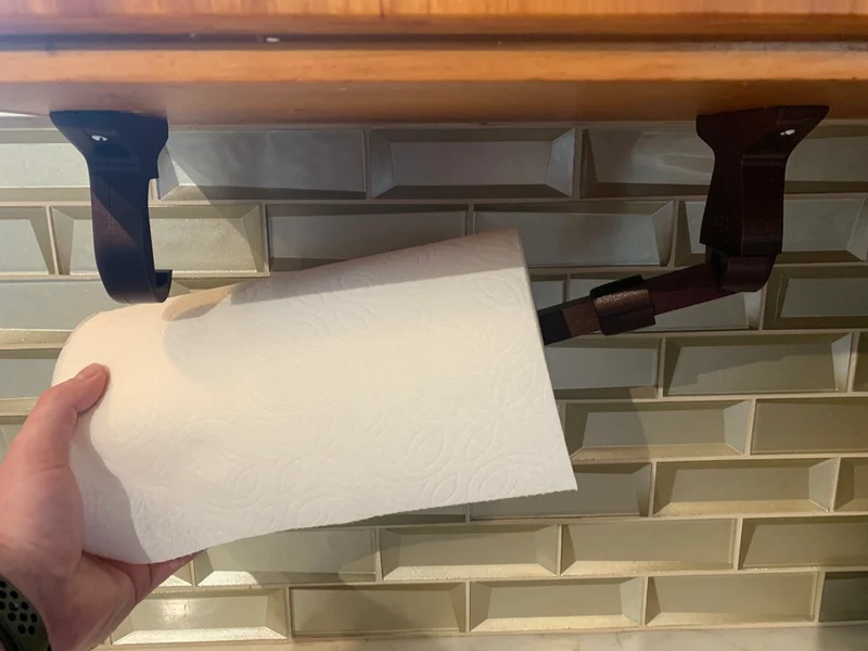 Porte-serviettes en papier pour armoire basse avec bras pivotant
