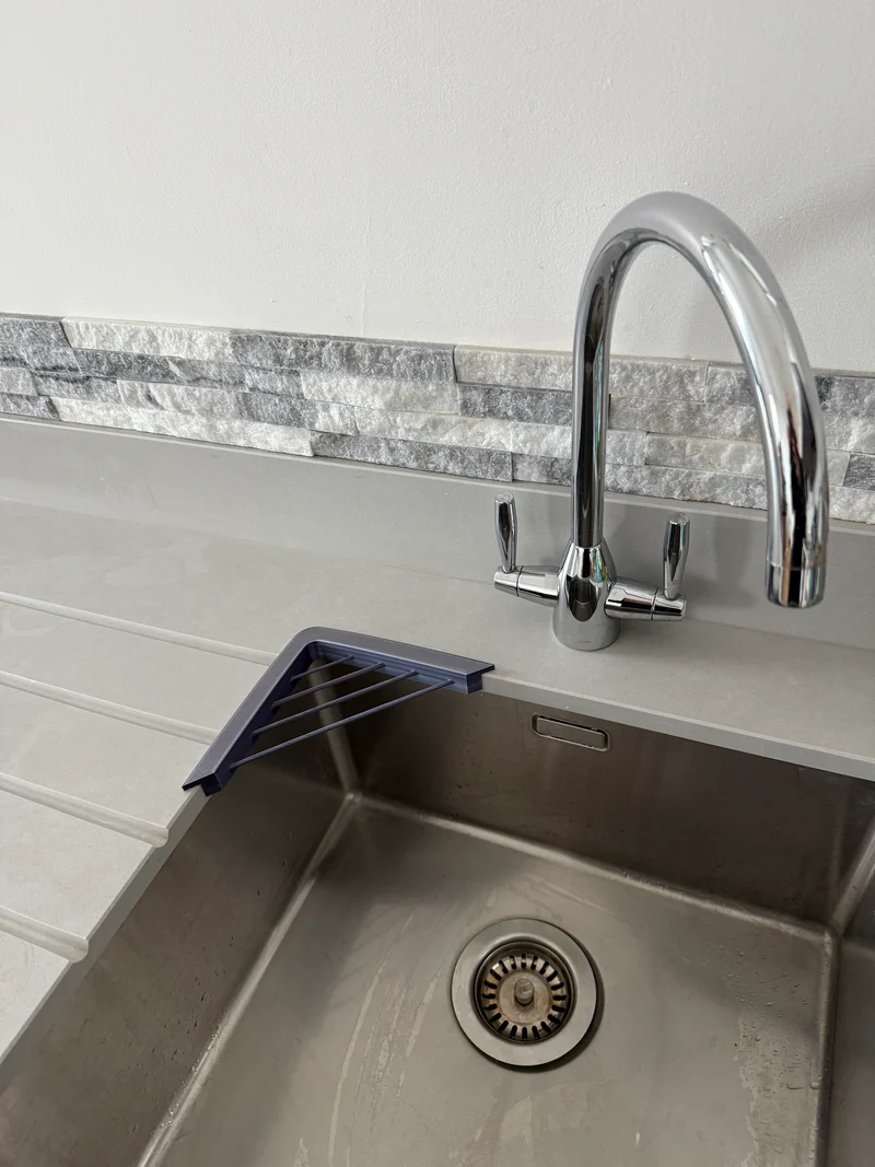 Séchoir à linge pour le coin de l'évier de cuisine
