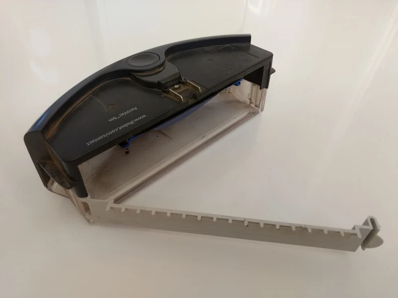 Porte d'armoire Roomba Aerovac améliorée