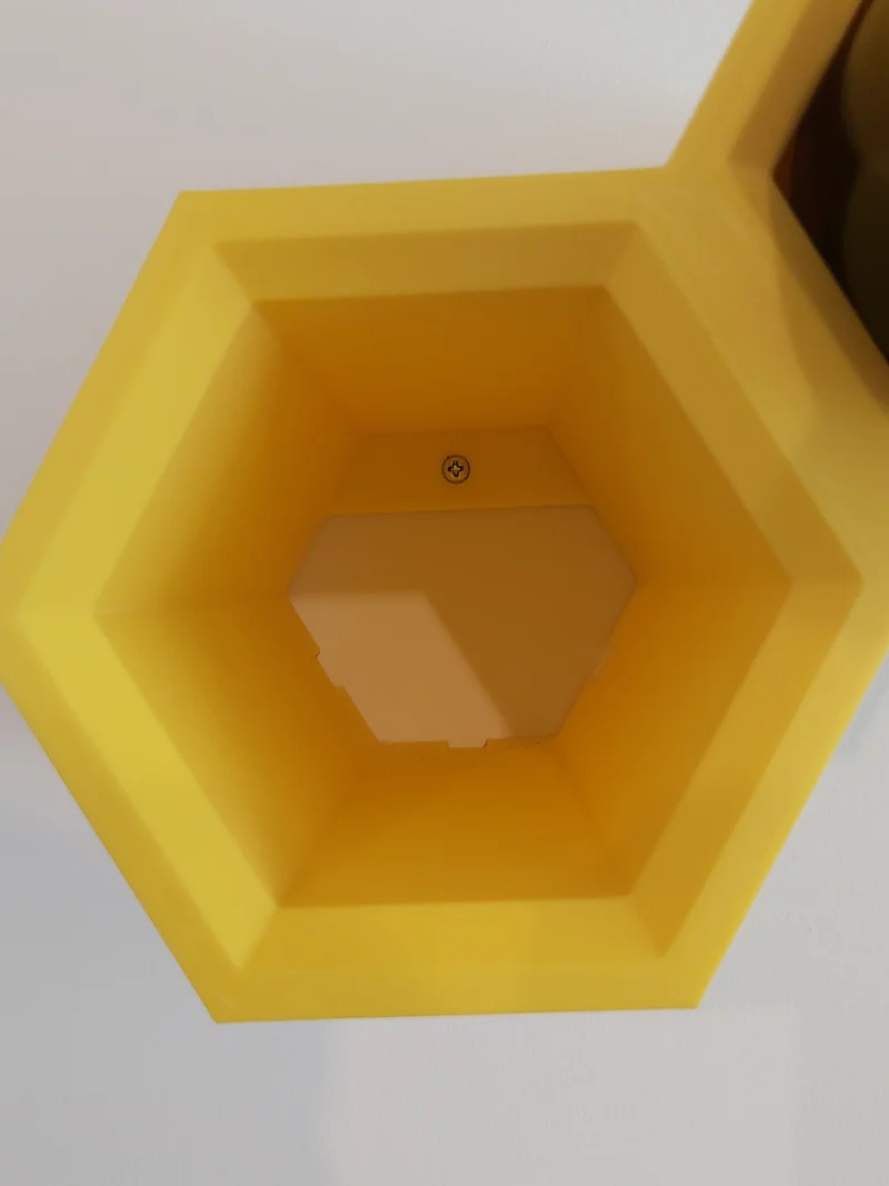 Étagère à vin murale modulaire en nid d'abeille