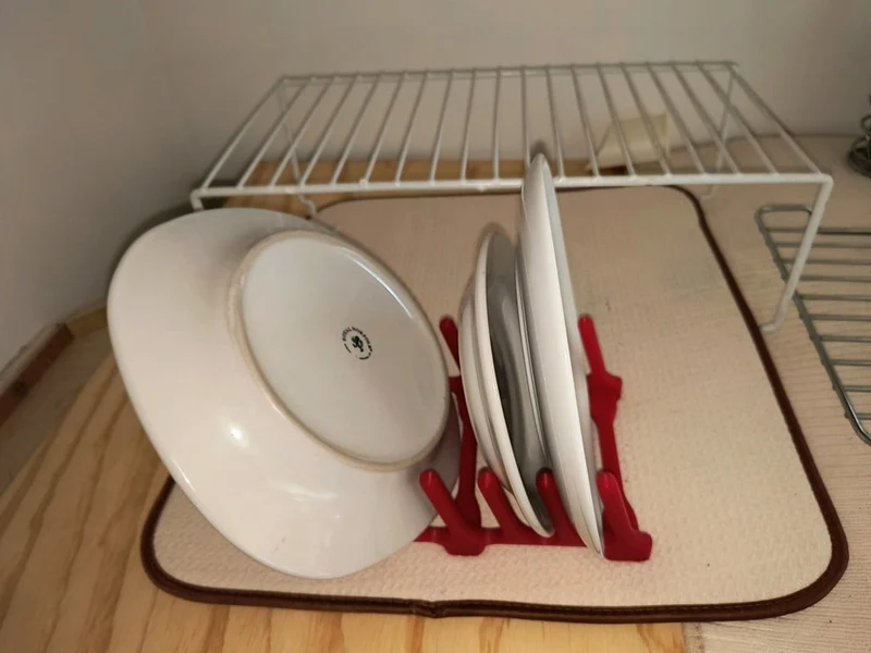 Égouttoir à vaisselle compact pour la cuisine
