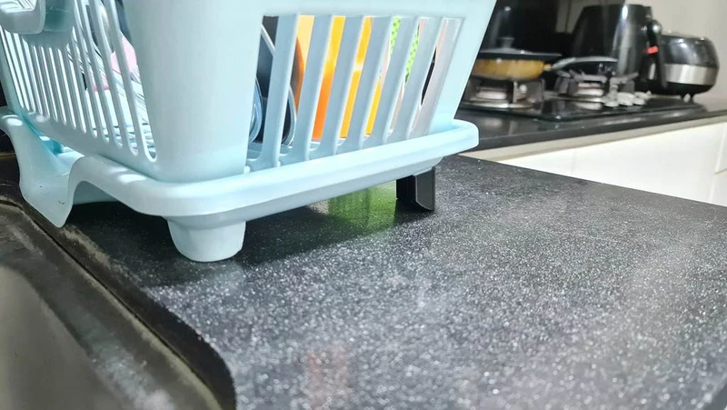 Rehausseur pratique pour égouttoir