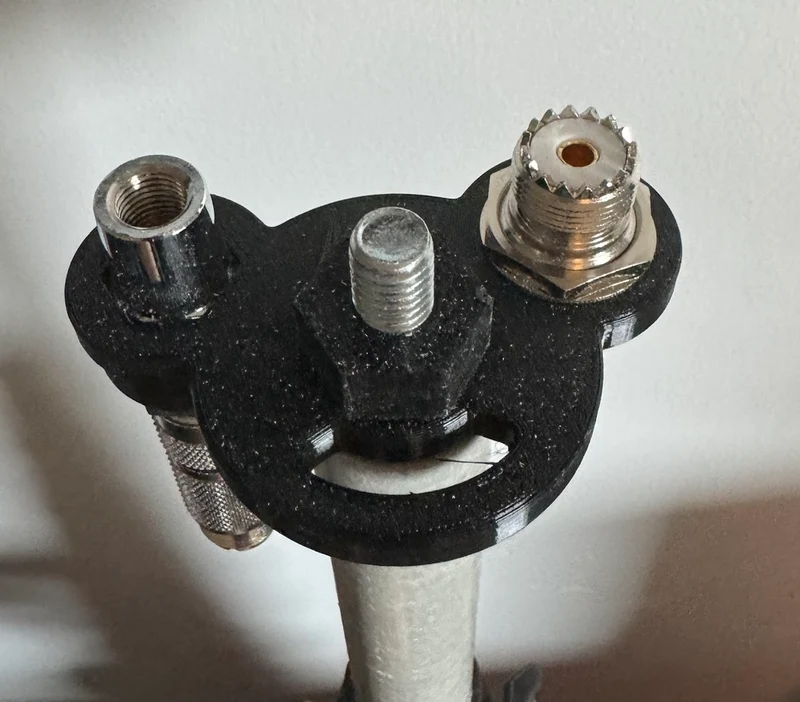 Mast Monkey – Support d'antenne multiple pour mâts en fibre de verre
