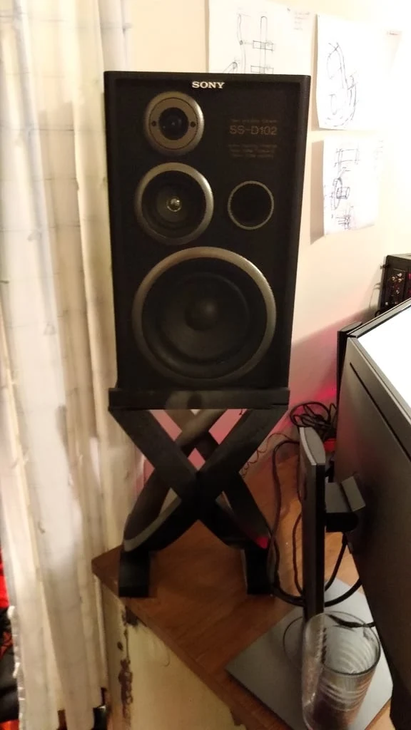 Supports d'enceintes pour bureau avec rangement