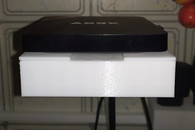 Support mural universel pour boîtier TV avec refroidissement par ventilateur