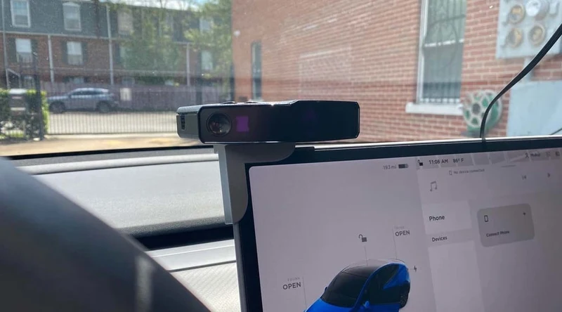 Support pour écran central Tesla Model Y