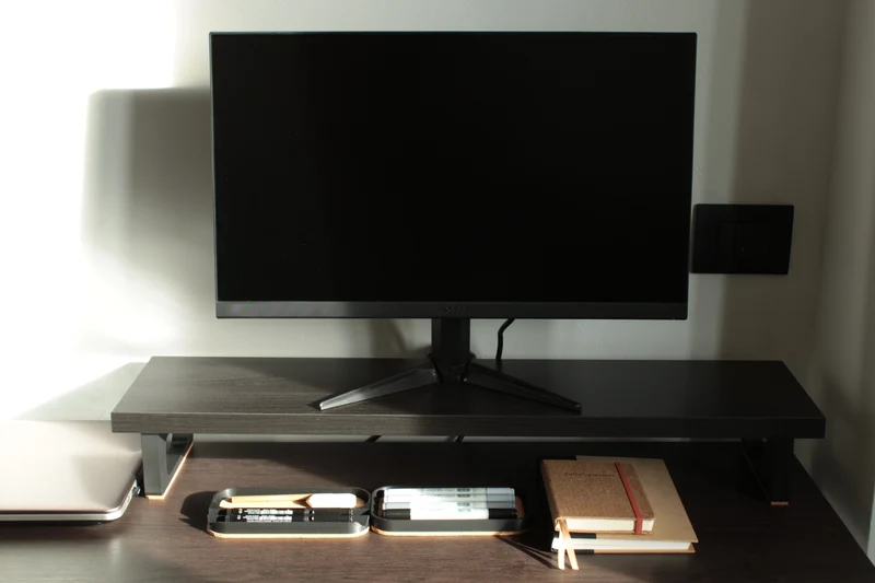 Pieds de moniteur pour étagère IKEA BERGSHULT. (2 pièces)
