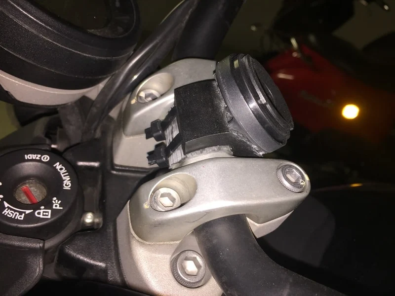 Support de téléphone robuste pour guidon de moto
