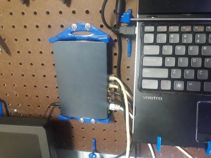 Commutateur TP-Link à 8 ports pour montage mural