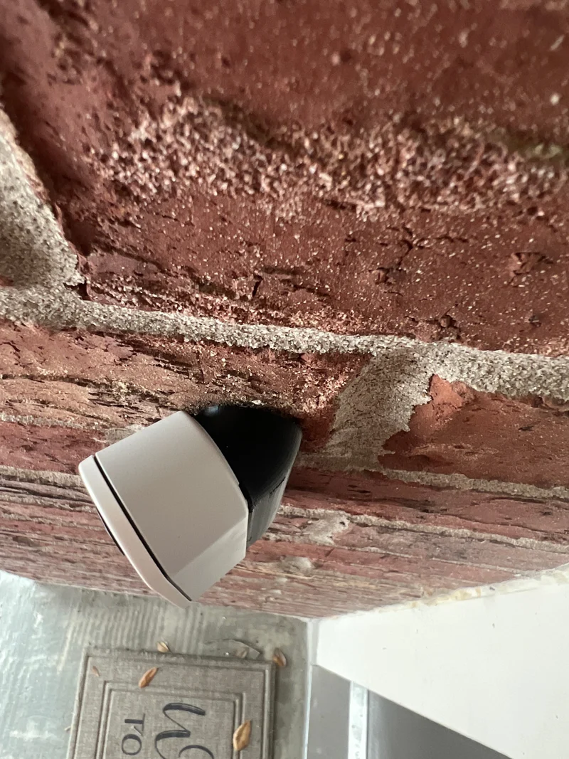 Support de sonnette Simplisafe à angle de 45° pour une vue optimale