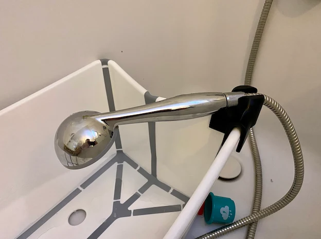 Support de pomme de douche pour baignoire bébé Stokke Flexi Bath