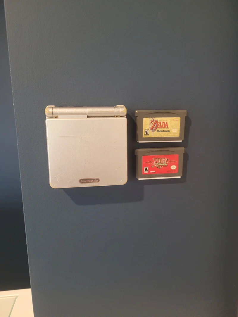 Support mural pour Gameboy Advance SP