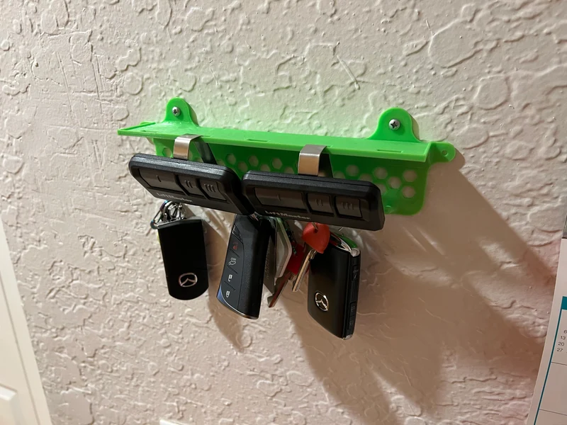 Porte-clés mural avec étagère pratique