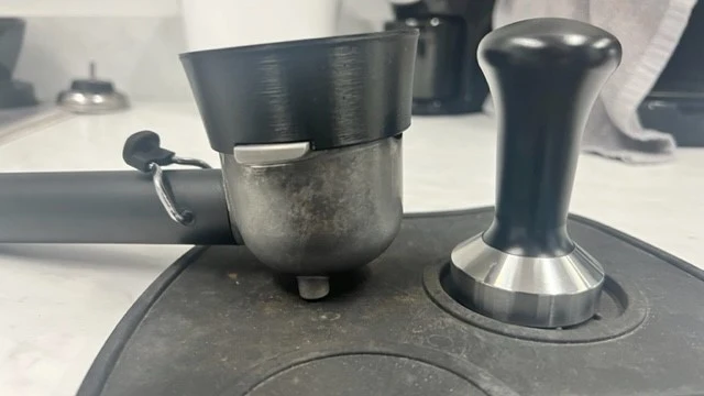Entonnoir à porte-filtre pour DeLonghi EC155M