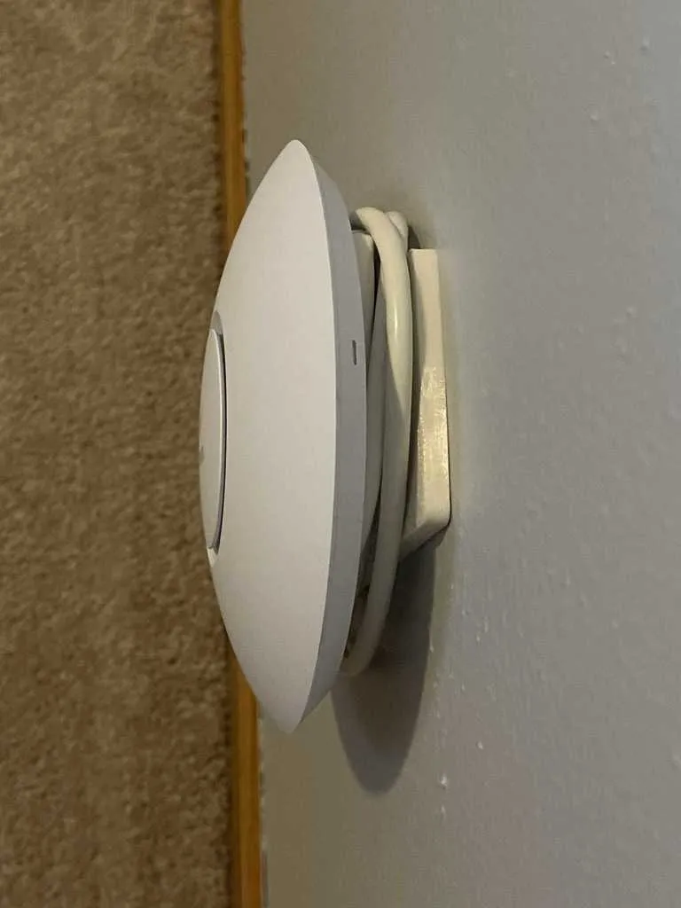 Ubiquiti Unifi Point d'accès AC Lite Plaque murale avec Keystone