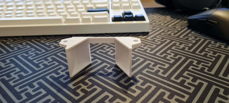 Support de barrette d'alimentation efficace pour le montage sous le bureau